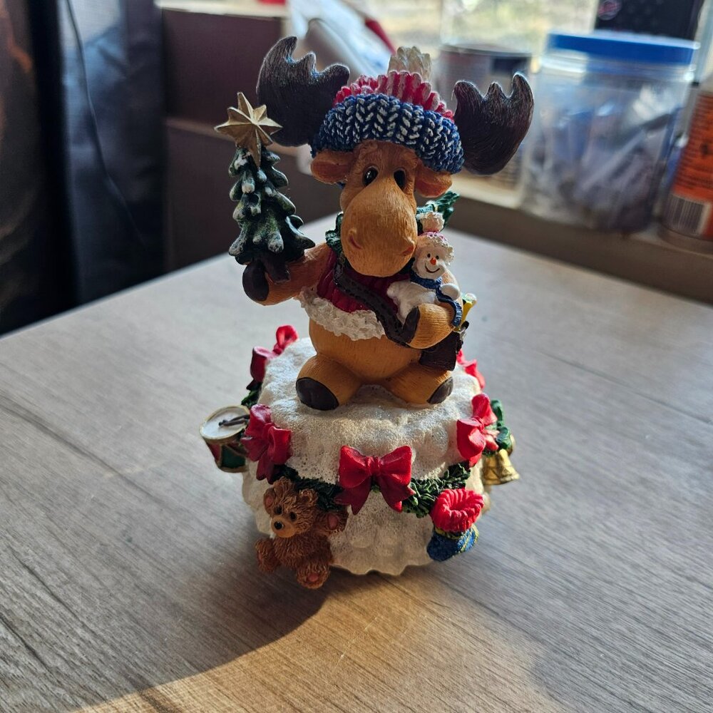 The musical Christmas moose